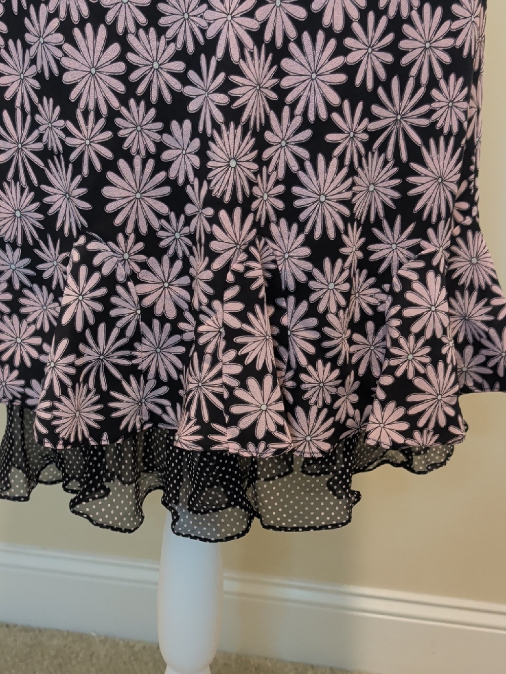 S.L.B 100% Silk Black Midi Skirt with Pink Daisy Print and Polka Dot Hem - Picture 2 of 7